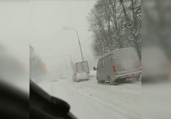 Краснодар накрыло мощным снегопадом (ВИДЕО)