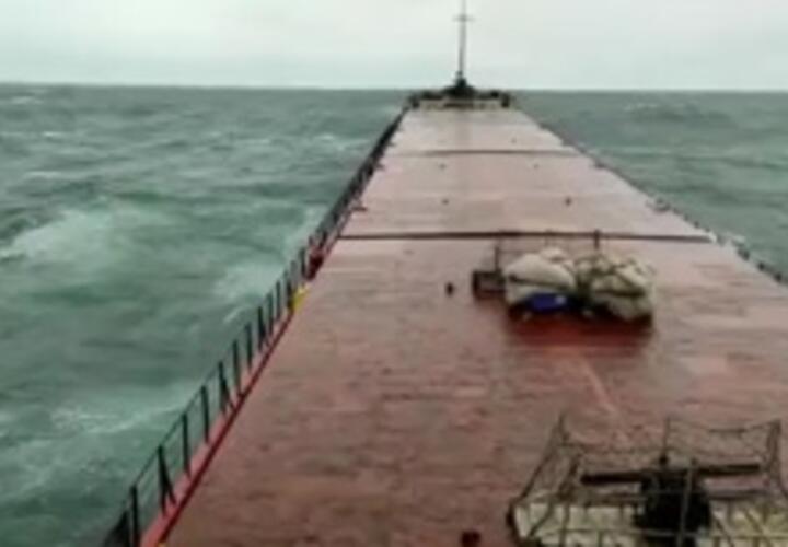 Появилось видео крушения судна у берегов Черного моря (ВИДЕО)