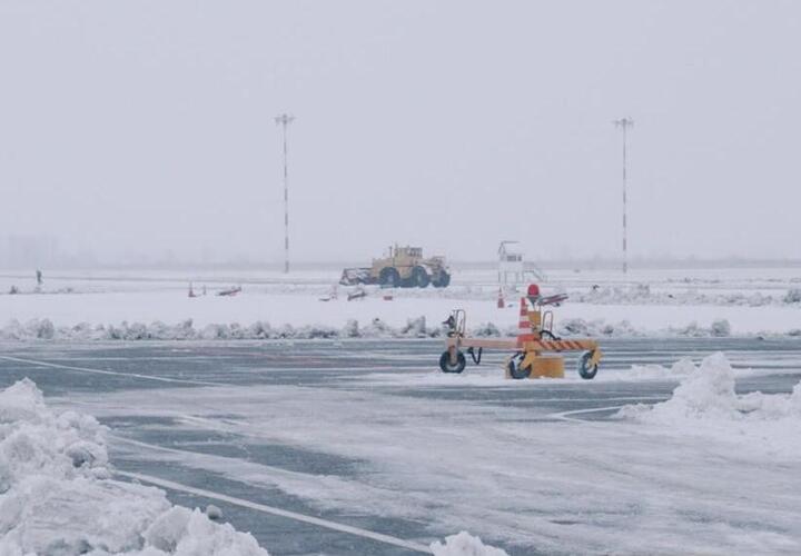 В аэропорту Краснодара задерживаются и отменяются рейсы