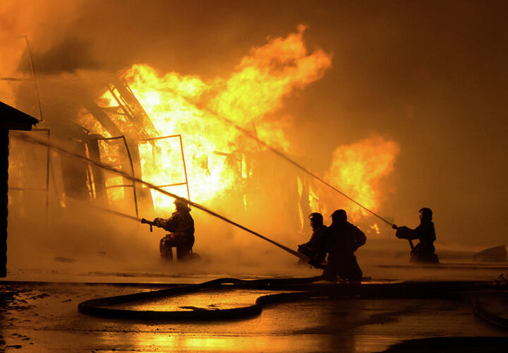 В Краснодарском крае из пожара эвакуировали пять человек 