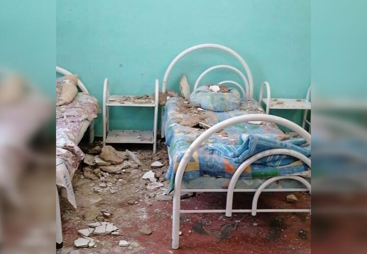 В кубанской больнице на ребенка обрушился потолок