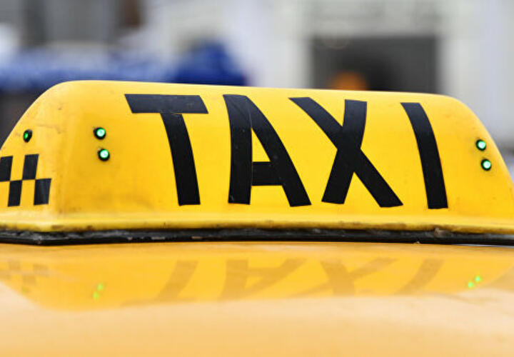 В Сочи пассажир с ножом ограбил таксиста 