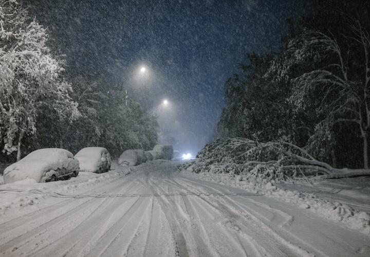 Краснодарский край продолжает засыпать обильными снегопадами