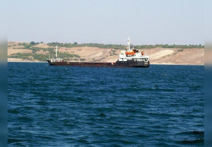 Токсичное судно, напугавшее Темрюк, хотят отправить в Турцию 