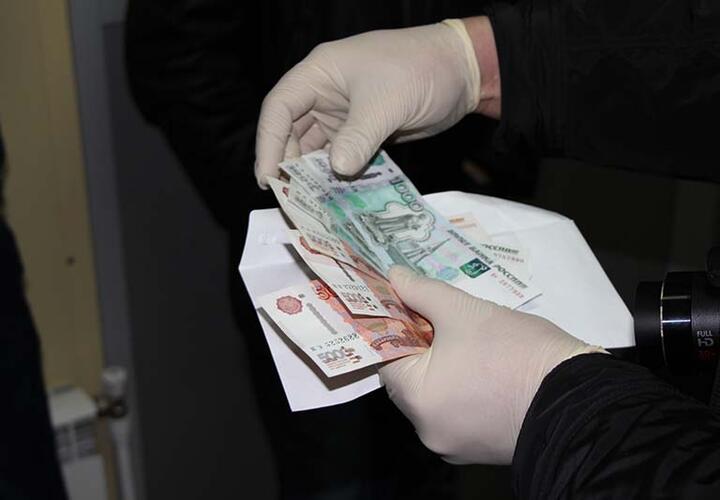 В Краснодаре сотрудник таможни вымогал взятку