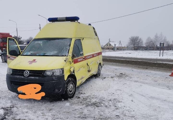 В Краснодарском крае перевернулась машина скорой помощи