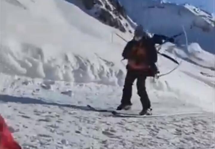 В Сочи предприимчивый лыжник придумал способ не платить за подъемник (ВИДЕО)