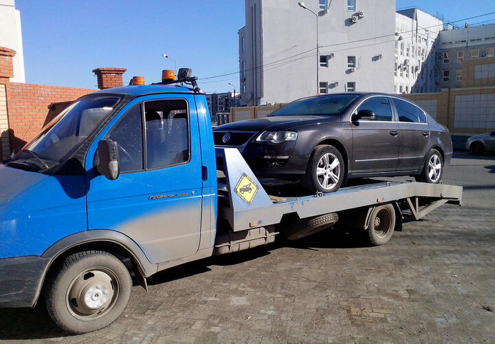 Житель Краснодара с помощью эвакуатора украл два автомобиля