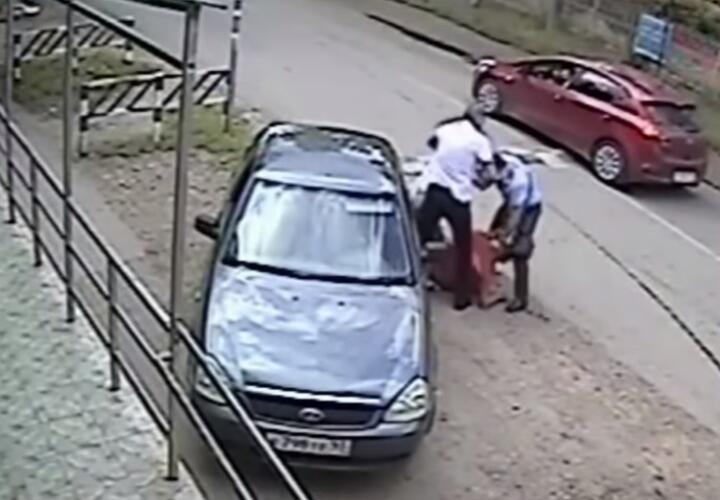 На Кубани полицейские избили мужчину и его мать (ВИДЕО)
