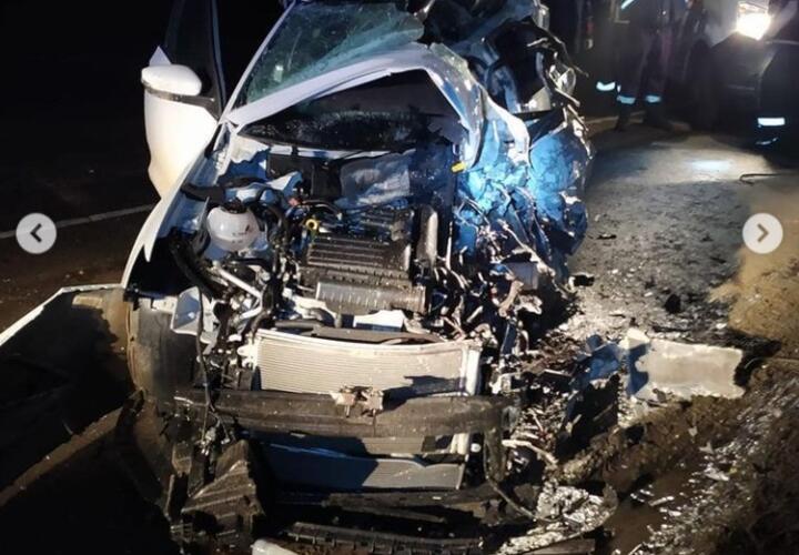 На Кубани в аварии с рейсовым автобусом погиб водитель (ВИДЕО)