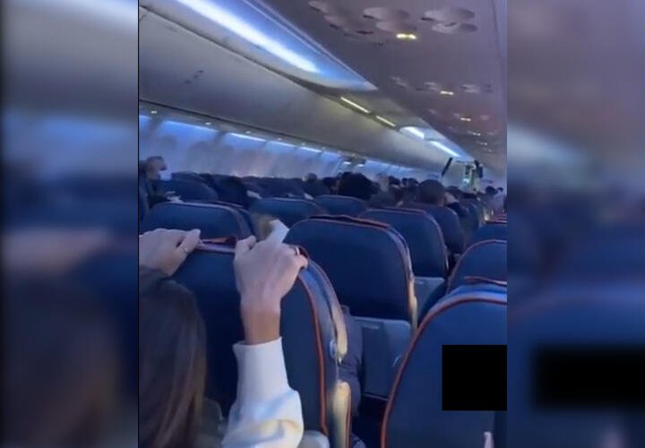Пассажир показал, как экстренно сажали самолет в Краснодаре