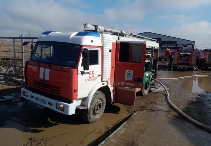 В Краснодаре на промышленном предприятии во время пожара пострадал человек