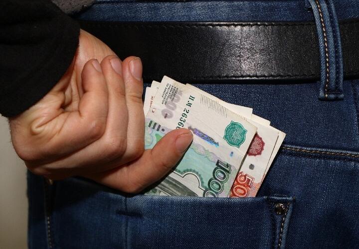 В Новороссийске мужчина присвоил почти 400 тысяч рублей