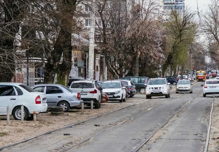 Две улицы в центре Краснодара сузят до одной полосы