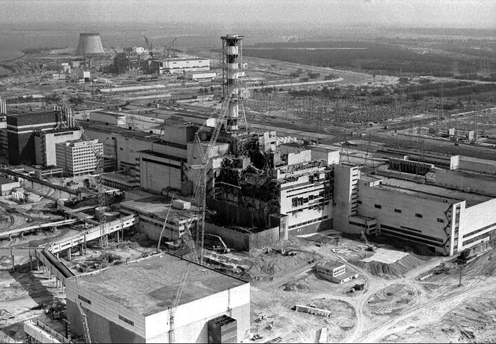 На Чернобыльской АЭС 35 лет назад взорвался атомный реактор 