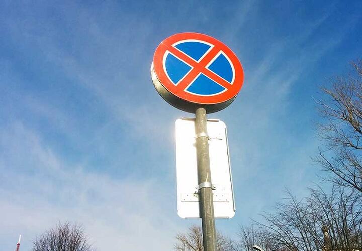 На одной из улиц Краснодара запретят стоянку машин