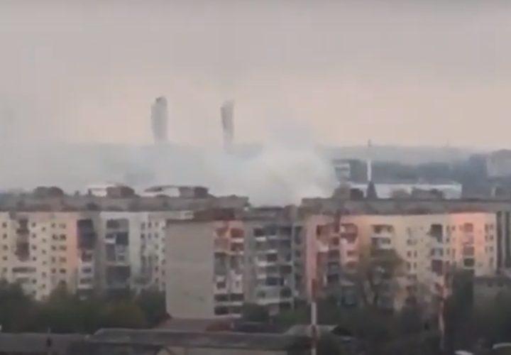 В Краснодаре эвакуируют людей из-за пожара в доме ВИДЕО