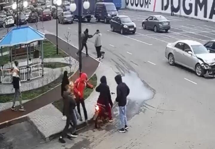 В Краснодаре перед судом ответит подросток, ударивший женщину битой 