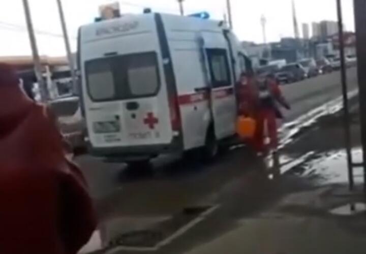 В Краснодаре водитель маршрутки оказал экстренную помощь беременной пассажирке
