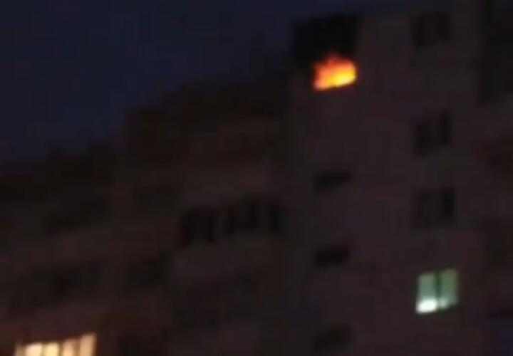 В Краснодарском крае из-за пожара в многоэтажке эвакуировали 60 человек ВИДЕО