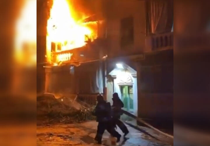 В Сочи при пожаре в квартире погибли два человека 