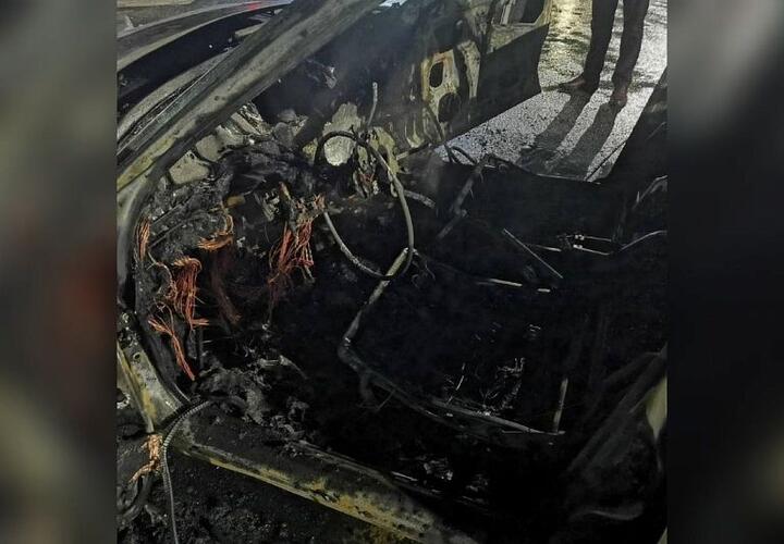 В Туапсе сгорел автомобиль 