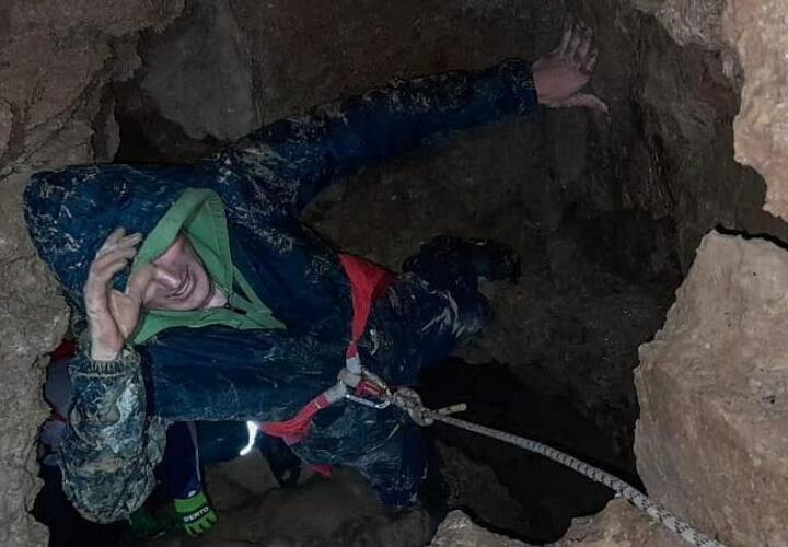 Заблудившийся сочинец остался без связи в пещере 
