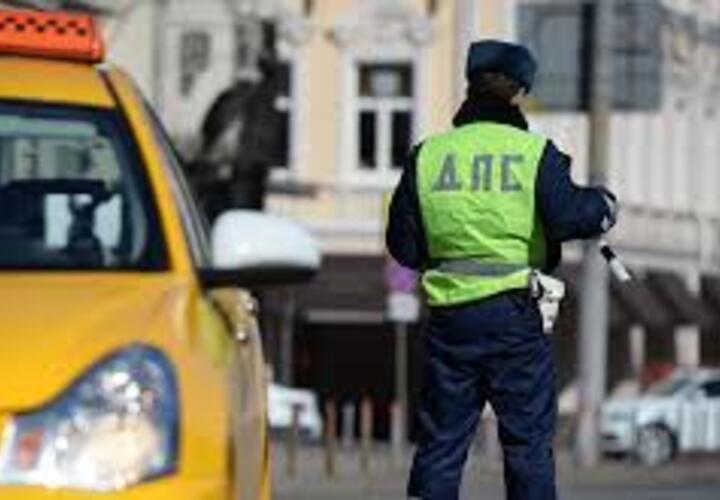 В Краснодарском крае пассажир такси пытался проглотить наркотик