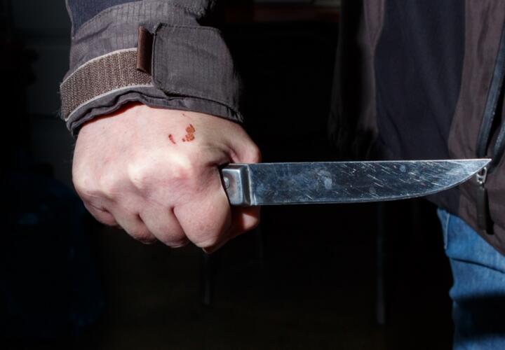 Житель Краснодарского края с ножом напал на сожительницу и квартирантку
