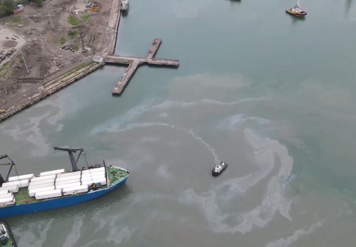 Росприроднадзор ищет, кто возместит ущерб от загрязнения моря в Туапсе ВИДЕО