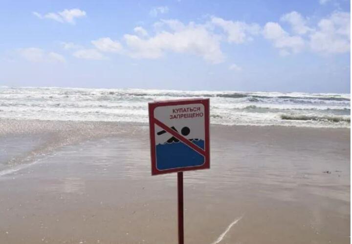 В Анапе жителям и отдыхающим запретили купаться на всех пляжах