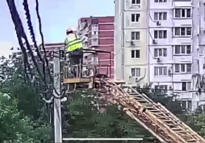 В Краснодаре во время ремонта фонаря погиб электрик ВИДЕО
