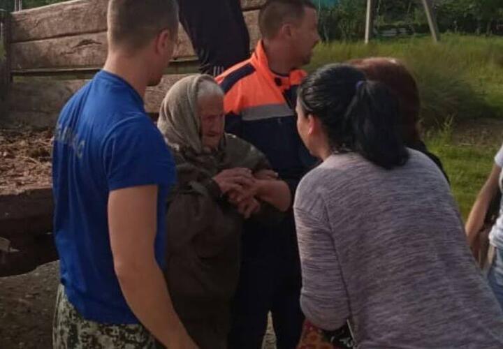 В Краснодарском крае нашли 81-летнюю пенсионерку, которая 8 дней блуждала в лесу