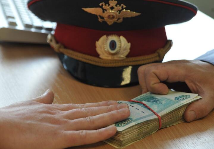 В Краснодарском крае полицейский отказался от взятки бутлегера