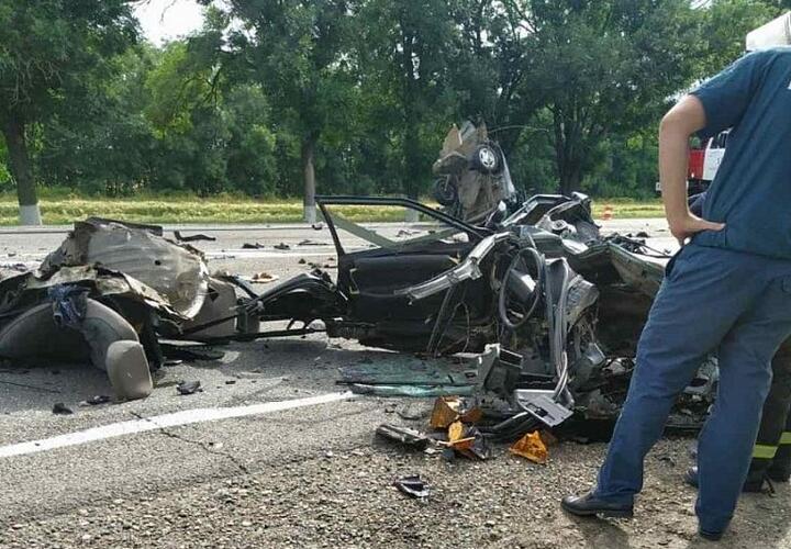 В Краснодарском крае после ДТП «Ладу» разорвало на части