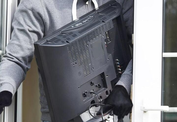 В Сочи мужчина украл со стройки десять телевизоров 