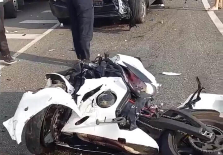 В Сочи при лобовом столкновении пострадал мотоциклист