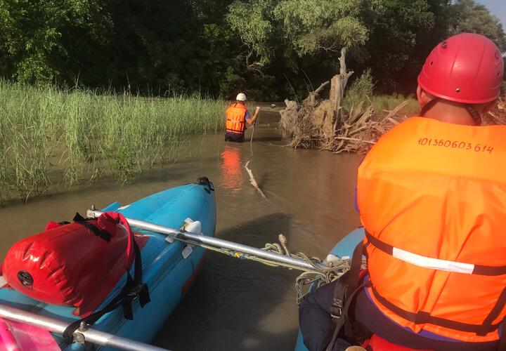 В Успенском районе продолжаются поиски школьницы, унесенной течением реки