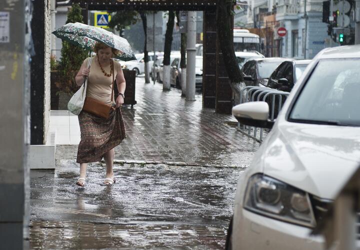 На Кубани дожди и град будут идти еще сутки