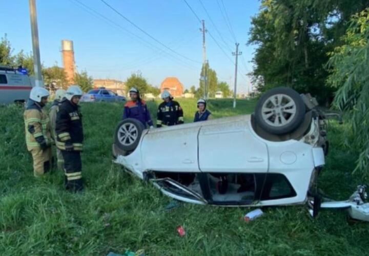 На Кубани водитель иномарки врезался в столб и погиб