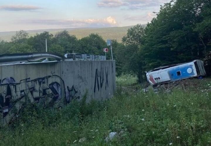 Стали известны имена погибших при аварии с туристическим автобусом на Кубани