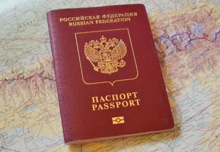 У должников в Краснодарском крае могут отобрать загранпаспорта