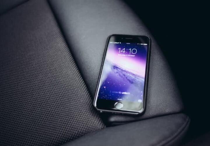 В Новороссийске таксист оформил на клиентку кредит с забытого ею телефона