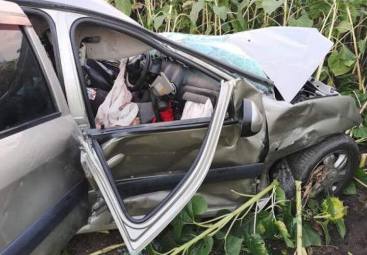 На Кубани в массовой аварии погиб водитель, еще три человека пострадали