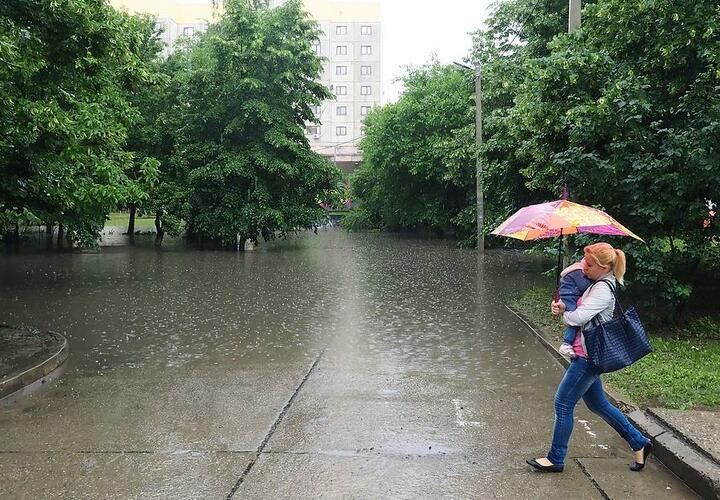 Погодная депрессия: проливные дожди и грозы не хотят покидать Кубань