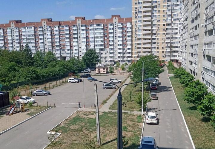 В Краснодаре детсад и четыре многоэтажки остались без воды из-за аварии