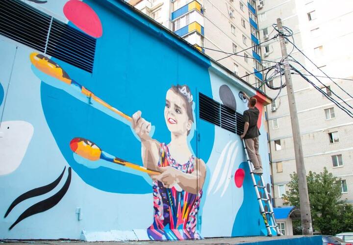 В Краснодаре появилось граффити с призером Олимпиады Диной Авериной