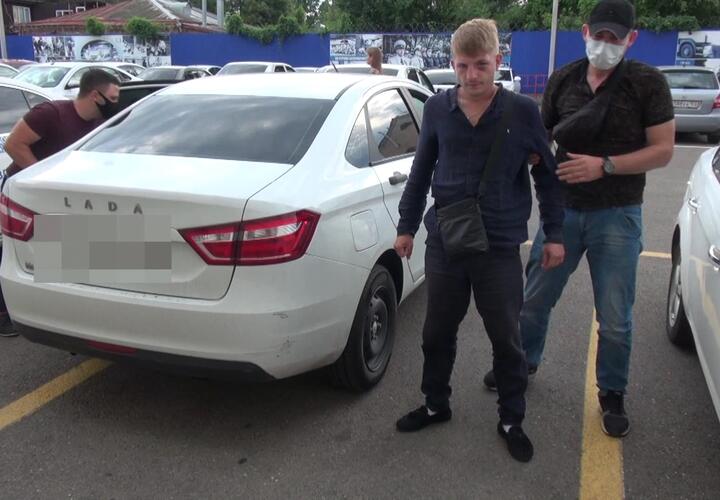 В Краснодаре поймали парня, обманом выманившего у пенсионерки 300 тысяч рублей