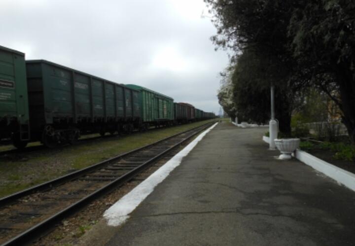 В Краснодарском крае 16-летний зацепер лишился ног, попав под поезд