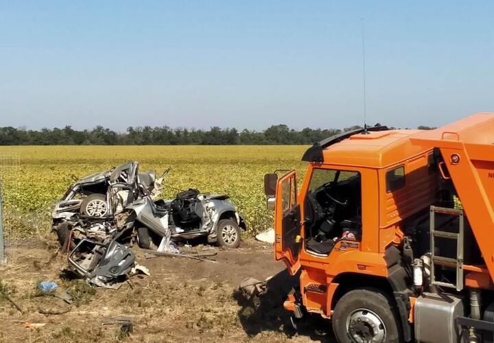 В Краснодарском крае в массовой аварии пострадали пять человек